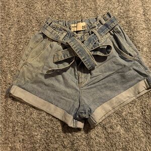 Garage - cinched waist jean shorts
Gently worn, size 00